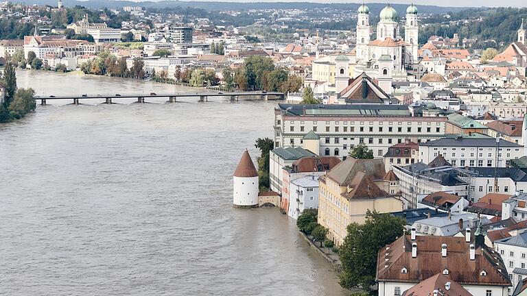 Hochwasser in Passau - Auch das September-Hochwasser in Passau fiel im Wetterjahr 2024 auf. (Archivbild). Hochwasser in Passau - Auch das September-Hochwasser in Passau fiel im Wetterjahr 2024 auf. (Archivbild).