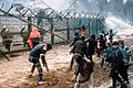 Demonstration Wackersdorf       -  Hier die Demonstranten, dort die Polizisten &ndash; und dazwischen der Bauzaun. Am Pfingstmontag 1986 eskalierte die Situation in Wackersdorf. Bei blutigen Krawallen wurden knapp 400 Menschen verletzt, darunter 182 Polizisten, 27 von ihnen schwer.