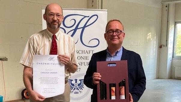 Ehrenmitglied (von links): Christof Cramer und Altvorsitzender Dr. Christian Schneider Ehrenmitglied (von links): Christof Cramer und Altvorsitzender Dr. Christian Schneider