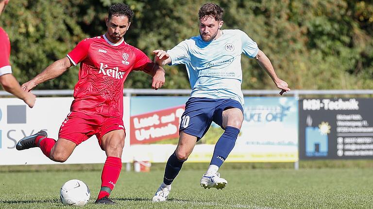 Johan Brahimi (links, in dieser Szene im Bezirksliga-Spiel gegen Felix Linn vom ETSV Würzburg) hat mit dem TSV Lohr das Toto-Pokal-Finale im Kreis Würzburg erreicht.