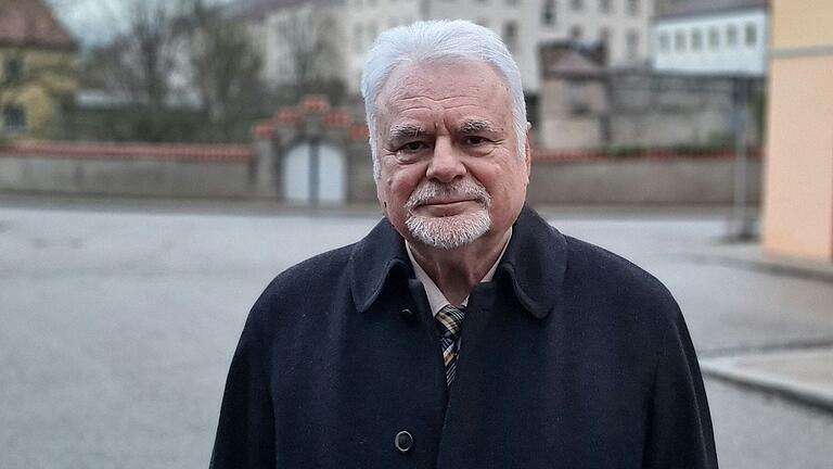 Karl-Heinz Nilles (73) aus Volkach mag am Abo des Theaterrings die Vielschichtigkeit. Karl-Heinz Nilles (73) aus Volkach mag am Abo des Theaterrings die Vielschichtigkeit.