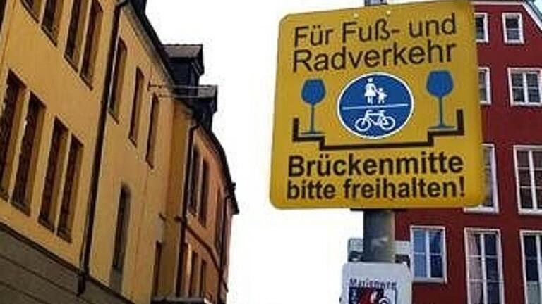Sokönnten sich die Radverkehrsorganisationen und der Bund Naturschutz ein Schild an der Alten Mainbrücke vorstellen.