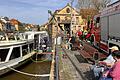 Die Feuerwehr pumpt Wasser aus der 'Stadt Bamberg', die am Sonntagmorgen Leck geschlagen ist.