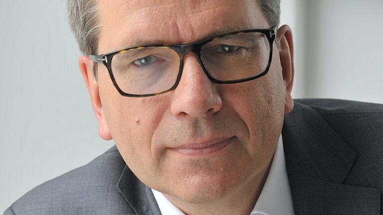 Der Rottershäuser Joachim Herbst verfasste 1984 eine Facharbeit zur früher geplanten 'Ansiedlung an der Schwarzen Pfütze' bei Rottershausen. Der Rottershäuser Joachim Herbst verfasste 1984 eine Facharbeit zur früher geplanten 'Ansiedlung an der Schwarzen Pfütze' bei Rottershausen.