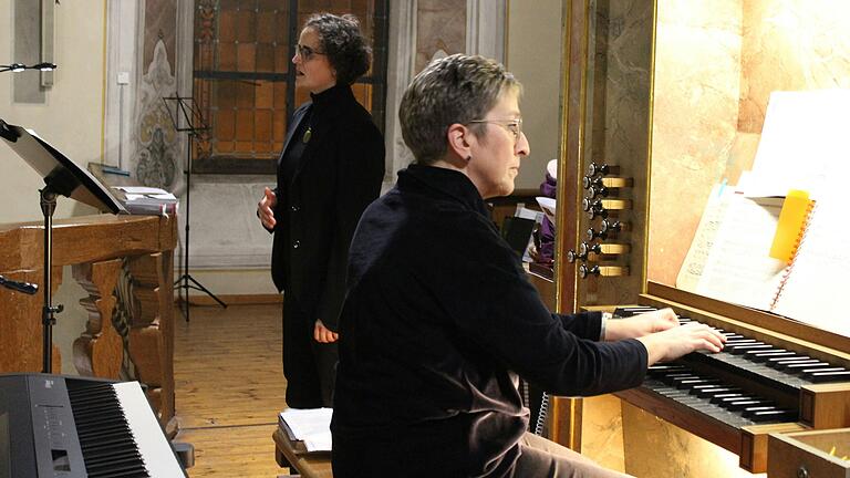 Katharina Bähne (Gesang) und Ulrike Lauer (Orgel). Katharina Bähne (Gesang) und Ulrike Lauer (Orgel).
