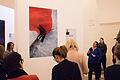 Veronika Genslein vom Museum für Franken erklärt bei der Eröffnung der Ausstellung &bdquo;pics4peace&ldquo; das Werk &bdquo;Open Access&ldquo;.