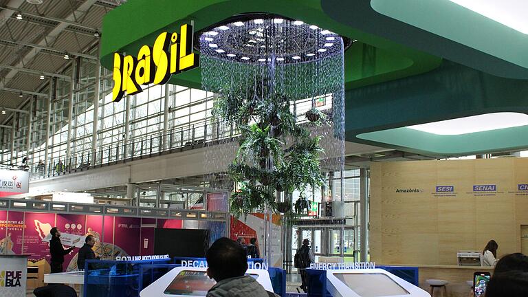 Auf der Hannover-Messe präsentierte sich Brasilien mit Technik von Watershow.de in einem imitierten Regenwald. Auf der Hannover-Messe präsentierte sich Brasilien mit Technik von Watershow.de in einem imitierten Regenwald.