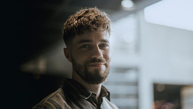 Joe Hofer aus dem Karlstadter Stadtteil Stetten arbeitet mittlerweile als Drehbuchschreiber in Berlin. Joe Hofer aus dem Karlstadter Stadtteil Stetten arbeitet mittlerweile als Drehbuchschreiber in Berlin.