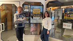 Die Oberpfälzer Regisseurin und Schauspielerin Christina Baumer und der Irische Schauspieler Ben Plunkett-Reynolds besuchen eine Vorstellung ihres Films 'Hundslinger Hochzeit' im Marktheidenfelder Kino im Luitpoldhaus.