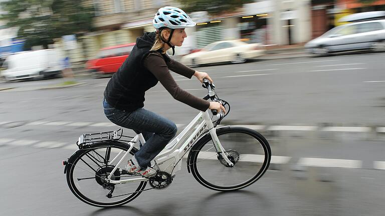 Immer mehr Menschen sind im Straßenverkehr mit einem Pedelec unterwegs.&nbsp;