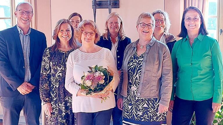 Dienstjubiläen standen bei der Stadtverwaltung Tauberbischofsheim an. Das Bild zeigt (von links) Michael Karle (Leiter Hauptamt), Birgit Engert, Sabine Oberst (Leiterin Ordnungsamt), Claudia Külsheimer, Bürgermeisterin Anette Schmidt, Sandra Grotz, Dr. Sabine Münch (Leiterin Stabsstelle) und Brigitte Hörner.