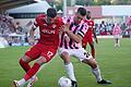 Eine enge Angelegenheit: Kickers-Akteur Ivan Franjic im Zweikampf mit Aubstadts Ben Müller.