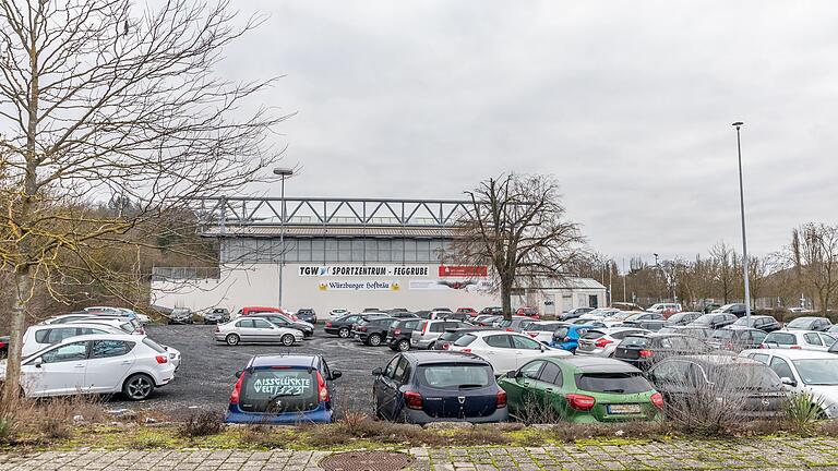 Auf dem Parkplatz an der Feggrube im Würzburger Stadtteil Sanderau soll ein Park & Ride Parkhaus entstehen. Auf dem Parkplatz an der Feggrube im Würzburger Stadtteil Sanderau soll ein Park & Ride Parkhaus entstehen. 