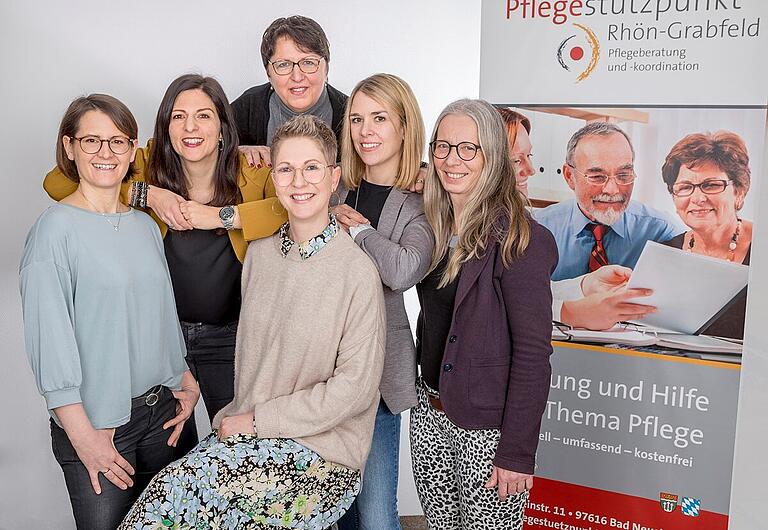 Das Team des Pflegestützpunkts Rhön-Grabfeld (von links): Sabine Wenzel-Geier, Evelyn Warmuth, Johanna Dietz, Sandra Wimmer, Eva Holzhausen und Andrea Helm-Koch. Das Team des Pflegestützpunkts Rhön-Grabfeld (von links): Sabine Wenzel-Geier, Evelyn Warmuth, Johanna Dietz, Sandra Wimmer, Eva Holzhausen und Andrea Helm-Koch.