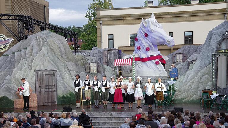 Die Operette „Im weißen Rössl“ bildete die Vorlage für die Bad Kissinger Festspiele 2023, die im Luitpoldbad aufgeführt worden sind.       -  Die Operette „Im weißen Rössl“ bildete die Vorlage für die Bad Kissinger Festspiele 2023, die im Luitpoldbad aufgeführt worden sind.