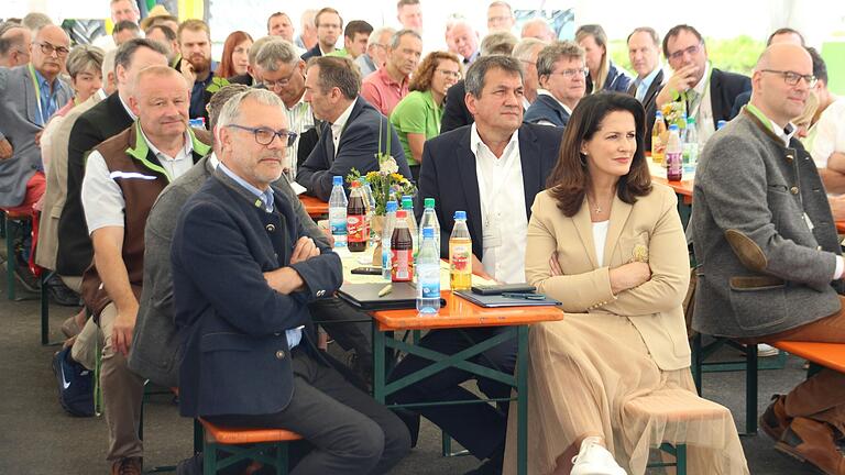 Die bayerische Landwirtschaftsministerin Michaela Kaniber war als Gast bei der Einweihung im Staatsgut in Schwarzenau Die bayerische Landwirtschaftsministerin Michaela Kaniber war als Gast bei der Einweihung im Staatsgut in Schwarzenau