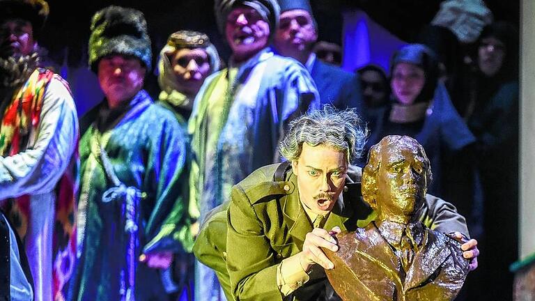 Bryan Boyce ist mit dunkel funkelndem Bassbariton ein faszinierend zerrissener Nabucco. Bryan Boyce ist mit dunkel funkelndem Bassbariton ein faszinierend zerrissener Nabucco.