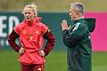 Deutsches Frauen-Nationalteam       -  Bundestrainer Christian Wück: Klara Ansagen nicht nur für Torjägererin Lea Schüller (li.)