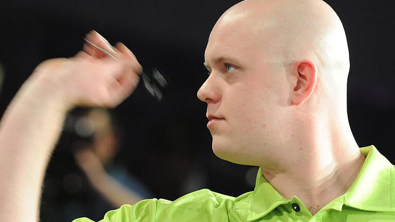 Michael van Gerwen       -  Der Niederländer Michael van Gerwen hat bei der Darts-WM das Achtelfinale erreicht. Foto: Angelika Warmuth