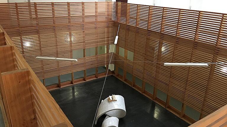 Im Inneren des Kassengebäudes am Rathaus geht viel Raum durch das architektonisch gleichwohl reizvolle Atrium verloren. Für eine moderne Büronutzung ist das unpraktisch. Das Gebäude soll abgerissen und neu gebaut werden, da es vor allem an der Fassade große Schäden hat. Im Inneren des Kassengebäudes am Rathaus geht viel Raum durch das architektonisch gleichwohl reizvolle Atrium verloren. Für eine moderne Büronutzung ist das unpraktisch. Das Gebäude soll abgerissen und neu gebaut werden, da es vor allem an der Fassade große Schäden hat.