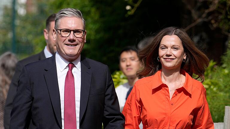 Parlamentswahl in Großbritannien       -  Der wohl künftige Premierminister Keir Starmer (l) hat bisher keinen Hund.
