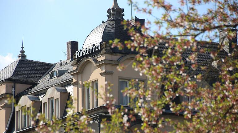 Der Fürstenhof in Bad Kissingen soll für 70 Millionen Euro in ein Fünf-Sterne-Hotel umgebaut werden. Foto: Benedikt Borst       -  Der Fürstenhof in Bad Kissingen soll für 70 Millionen Euro in ein Fünf-Sterne-Hotel umgebaut werden. Foto: Benedikt Borst