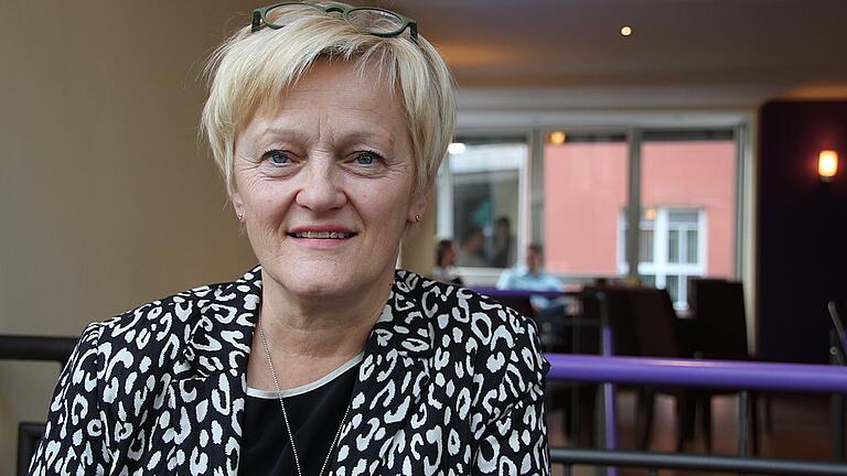 Hat für Hass im Netz kein Verständnis: Renate Künast ergriff die Initiative und besuchte Menschen, die ihr Hass-Nachrichten schickten. Ihre Erfahrungen hat sie in einem Buch festgehalten. Hat für Hass im Netz kein Verständnis: Renate Künast ergriff die Initiative und besuchte Menschen, die ihr Hass-Nachrichten schickten. Ihre Erfahrungen hat sie in einem Buch festgehalten.