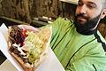 In Berlin (im Bild ein Imbiss-Lokal in der Hauptstadt) setzte der Döner Kebab vor 50 Jahren zum Siegeszug durch Deutschland an.