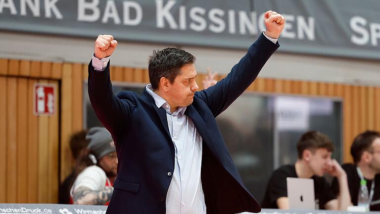 Headcoach Sasa Filipovski (Würzburg Baskets) hofft auf einen Auswärtssieg seiner Mannschaft bei den Tigers Tübingen. Headcoach Sasa Filipovski (Würzburg Baskets) hofft auf einen Auswärtssieg seiner Mannschaft bei den Tigers Tübingen.