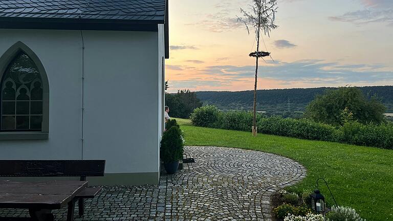 Ausruhen, beten und den Blick genießen: Die Bank an der Eschenbacher Nothelfer-Kapelle. Ausruhen, beten und den Blick genießen: Die Bank an der Eschenbacher Nothelfer-Kapelle.