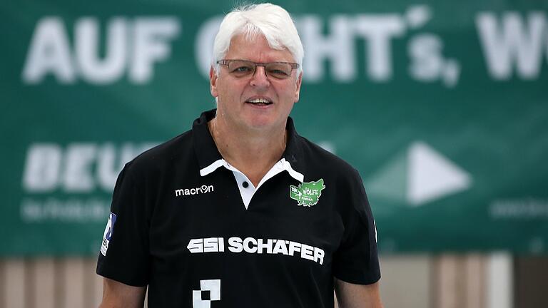 Er führt 39 bayerische Erst- und Zweitligaklubs aus Basektball, Handball, Volleyball und Eishockey gegen die bayerische Politik an: Roland Sauer, Geschäftsführer des Handball-Zweitligisten DJK Rimpar Wölfe.
