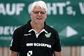 Er führt 39 bayerische Erst- und Zweitligaklubs aus Basektball, Handball, Volleyball und Eishockey gegen die bayerische Politik an: Roland Sauer, Geschäftsführer des Handball-Zweitligisten DJK Rimpar Wölfe.
