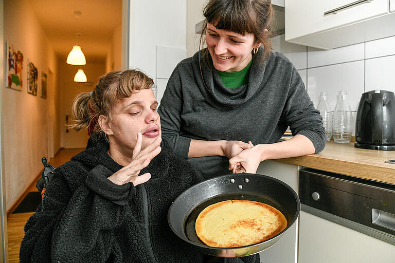 In der studentischen Wohngemeinschaft von Victoria Vogt wird auch zusammen gekocht. In der studentischen Wohngemeinschaft von Victoria Vogt wird auch zusammen gekocht. 