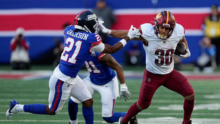 Washington Commanders - New York Giants - Die Commanders sorgten dafür, dass die Giants mit einer Niederlage im Gepäck nach Deutschland reisen. Washington Commanders - New York Giants - Die Commanders sorgten dafür, dass die Giants mit einer Niederlage im Gepäck nach Deutschland reisen.
