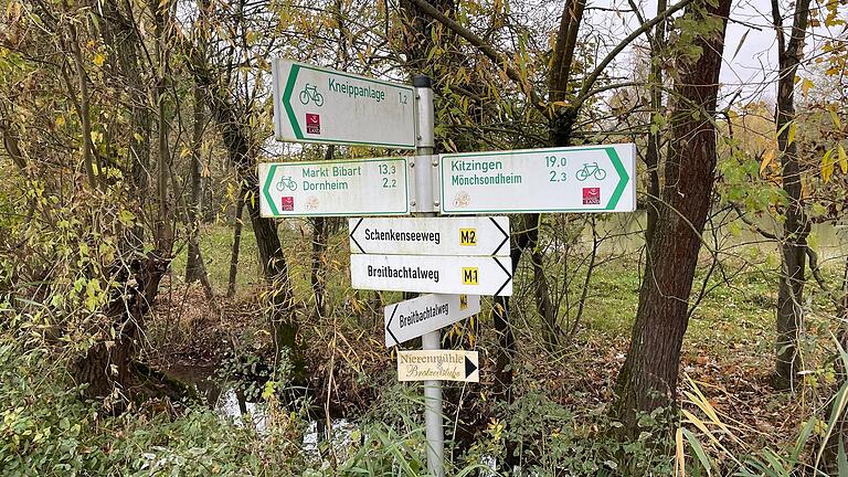 Vorbildliche Wegmarkierung. Vorbildliche Wegmarkierung.