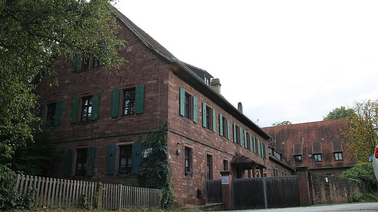 Das ehemalige Schullandheim in Schaippach soll künftig zu Wohnzwecken genutzt werden. Das ehemalige Schullandheim in Schaippach soll künftig zu Wohnzwecken genutzt werden.