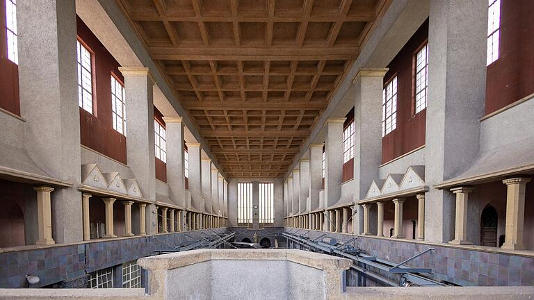 Oben von der Galerie aus konnten früher Kurgäste den Schlachtbetrieb verfolgen - gegen Eintritt, versteht sich. Oben von der Galerie aus konnten früher Kurgäste den Schlachtbetrieb verfolgen - gegen Eintritt, versteht sich. 