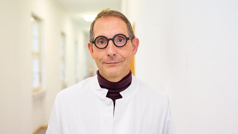 Prof. Dr. Dominikus Bönsch ist Facharzt für Psychiatrie und Psychotherapie, Neurologie und Chefarzt des Bezirkskrankenhauses in Lohr. Prof. Dr. Dominikus Bönsch ist Facharzt für Psychiatrie und Psychotherapie, Neurologie und Chefarzt des Bezirkskrankenhauses in Lohr. 