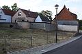 Für diese Grundstücke in der Langgasse in Zellingen ließ die Gemeinde eine Planung für ein Wohnhaus erstellen, um wasserrechtliche Auflagen klären zu können. Weil die Flächen im '100-jährigen Hochwasser' des Maines liegen, sprang bereits ein Kaufinteressent ab.