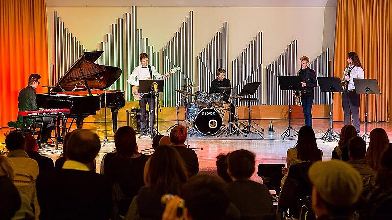 Wie vielseitig die musikalische Bandbreite am Celtis-Gymnasium ist, bewies das noch recht junge Format JAC (Jazz am Celtis).