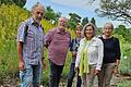 Mitglieder des Ortsvereins Kürnach der Grünen im Botanischen Garten der Uni Würzburg (von links): Friedrich Schmidt, Ulrich Krammel, Cornelia Mertens (BN Vorsitzende Kürnach), Landtagsabgeordnete Kerstin Celina und Roswitha Schmidt.
