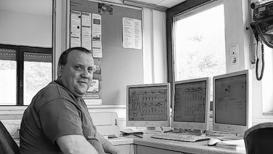 Die Aufbereitung des Basalts erfolgt vollautomatisch. Wiegemeister Günter Hofmann ist für die Anlage verantwortlich. - Die Aufbereitung des Basalts erfolgt vollautomatisch. Wiegemeister Günter Hofmann ist für die Anlage verantwortlich. Die Aufbereitung des Basalts erfolgt vollautomatisch. Wiegemeister Günter Hofmann ist für die Anlage verantwortlich. - Die Aufbereitung des Basalts erfolgt vollautomatisch. Wiegemeister Günter Hofmann ist für die Anlage verantwortlich.