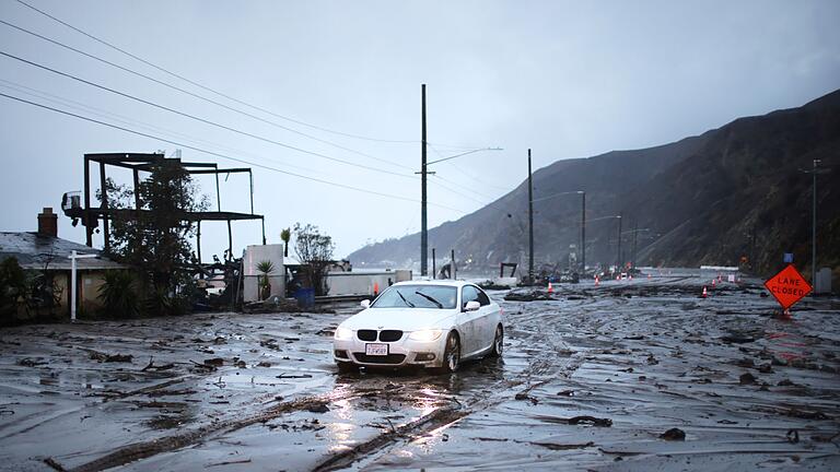 Winterwetter in den USA - Ein heftiges Unwetter hat in der US-Metropole Los Angeles für Überschwemmungen gesorgt. Winterwetter in den USA - Ein heftiges Unwetter hat in der US-Metropole Los Angeles für Überschwemmungen gesorgt.
