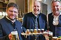 Der Hofbräukeller in Würzburg öffnet wieder mit neuen Pächtern, die Vorfreude ist sichtlich groß (von links): Frank Knüpfing, Hofbräu-Geschäftsführer Axel Kochinki und Karsten Rupp.