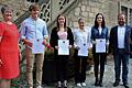 Strahlende Gesichter nach der Überreichung der Stipendien. Auf dem Foto von links: 2. Bürgermeisterin und Stadtausschussvorsitzende Karina Werner, Marlon Schubert, Cosima Wagner, Lucia Radina, Nathalie Heier und Bürgermeister Steffen Malzer. Es fehlen Leonie Hertlein, Tami Trabert und Oscar Ritzmann.