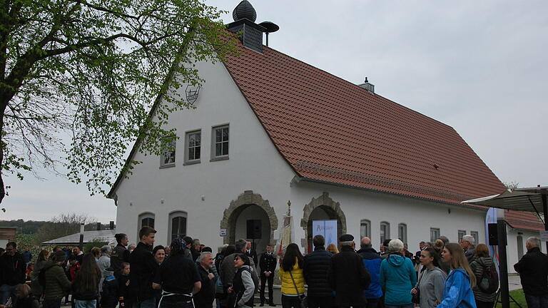 Erbaut 1939, wurde die Alte Schule am Rothof nach dem Umbau zum Dorfgemeinschaftshaus gesegnet.