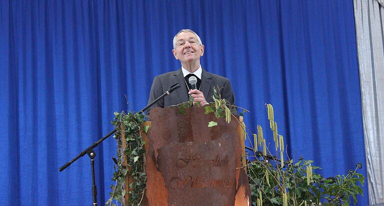 Der Bamberger Erzbischhof Ludwig Schick zeigte in seinem Vortrag unter anderem die Veränderungen in der Landwirtschaft auf. Der Bamberger Erzbischhof Ludwig Schick zeigte in seinem Vortrag unter anderem die Veränderungen in der Landwirtschaft auf.