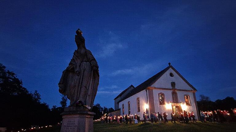 Vigilfeier Maria Ehrenberg       -  Blaue Stunde am Maria Ehrenberg  mit Lichterprozession.