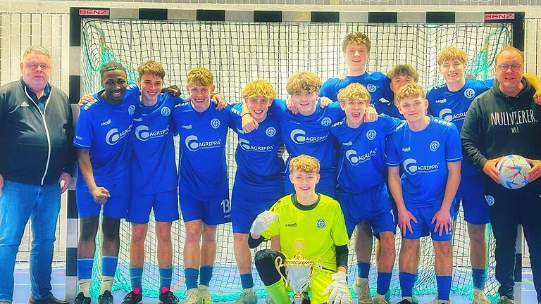 Die U19-Junioren vom Würzburger FV haben die Würzburger Hallen-Kreismeisterschaft gewonnen und sind Zweiter bei der unterfränkischen Hallen-Bezirksmeisterschaft geworden. Dadurch nehmen sie an der bayerischen Hallen-Meisterschaft teil. Die U19-Junioren vom Würzburger FV haben die Würzburger Hallen-Kreismeisterschaft gewonnen und sind Zweiter bei der unterfränkischen Hallen-Bezirksmeisterschaft geworden. Dadurch nehmen sie an der bayerischen Hallen-Meisterschaft teil.