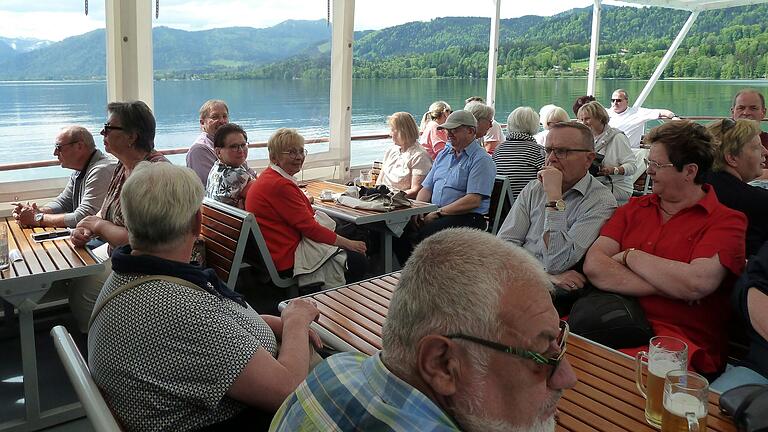 Ein Teil der Reisegruppe bei der Schifffahrt nach Tegernsee. Ein Teil der Reisegruppe bei der Schifffahrt nach Tegernsee.